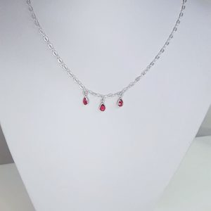 Corrente Chocker 40cm 3 pedrinhas em formato de gotas ROSA