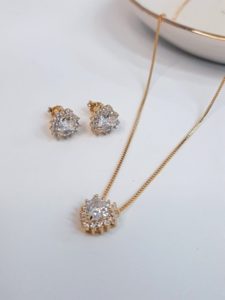 CONJUNTO CORAÇÕES COM ZIRCÔNIAS